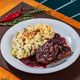 Bombom de Alcatra ao Vinho com Risoto de Alho Poró