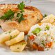 Fillet de frango grelhado, batatas sauté e arroz à Primavera