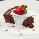 Torta mousse de chocolate com creme de vanilla e crocante de nozes