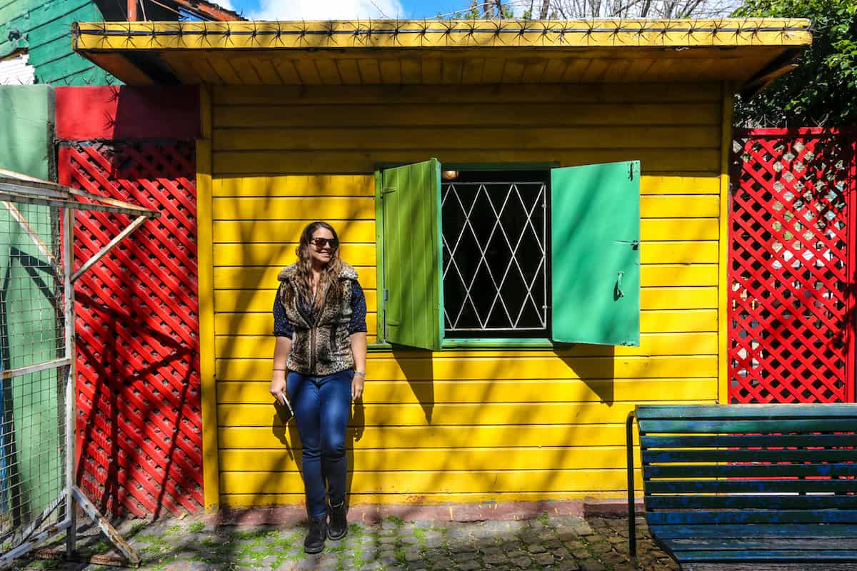 Caminito es una calle muy colorida en el barrio de La Boca. Es uno de los landmarks más conocidos y fotografiados en Buenos Aires.