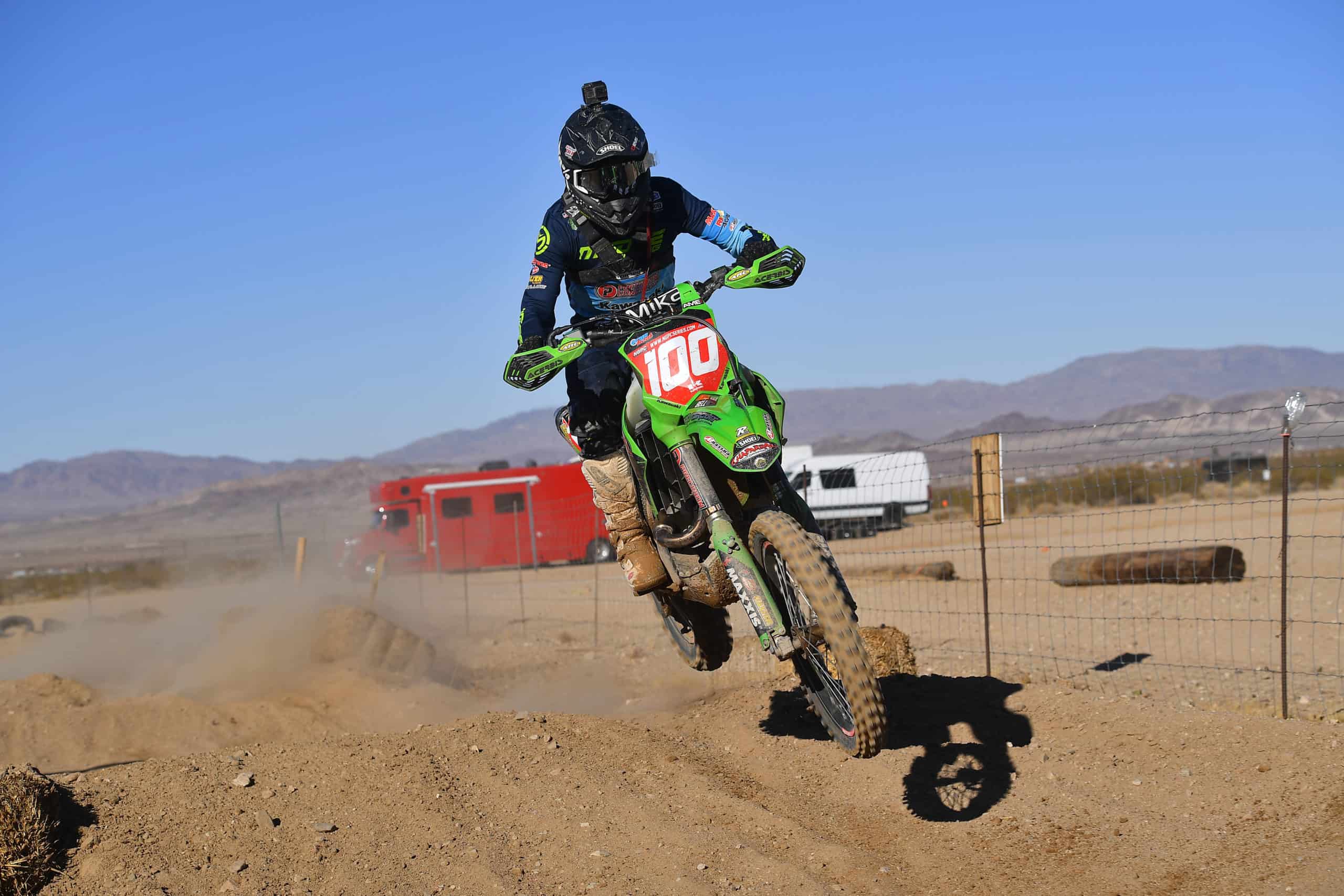 zach bell riding his kx450 at the 2020 29 palms 2 ngpc