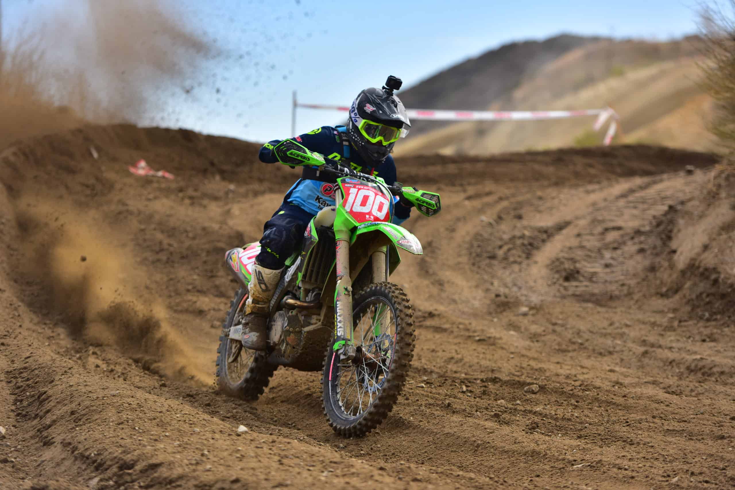 zach bell riding his kx450 at the 2020 glen helen 2 ngpc race