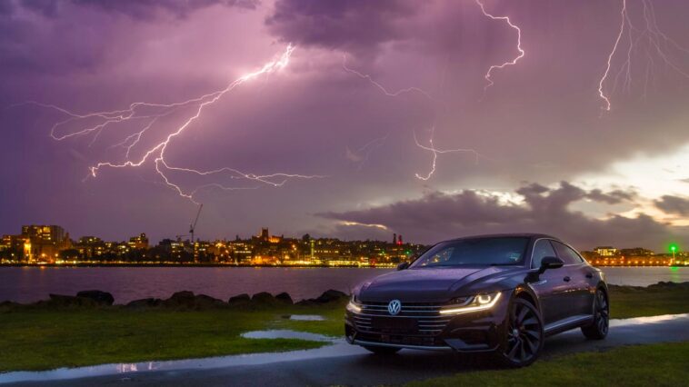 chto budet esli v mashinu udarit molniya carhack ru