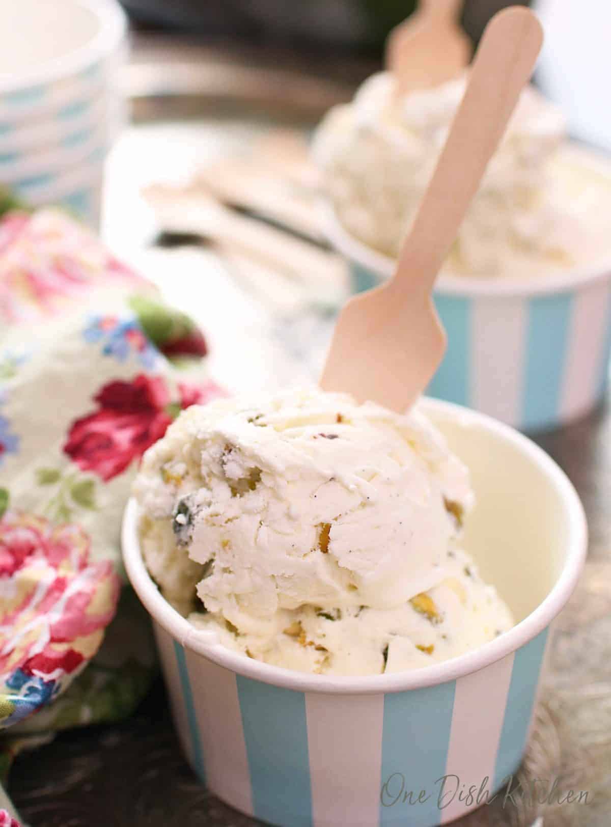 Pistachio Ice Cream Recipe No Machine Needed One Dish Kitchen