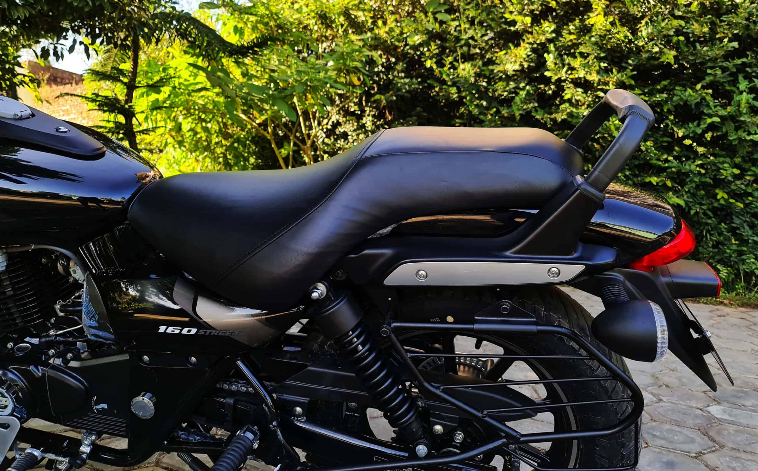 Bajaj Avenger 160 ABS Street Seat