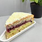 Torta Frutas Vermelhas com Pistache (Fatia)