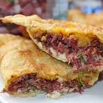 PASTEL CARNE SECA COM CATUPIRY MEIA PORÇÃO ( 3UN )