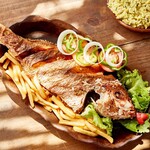 Peixe frito inteiro pequeno 
