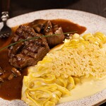 Escalope de Filet Mignon & Fettuccine na Fonduta de Queijos Nobres