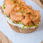 75 - Tartine de Salmão com Abacate