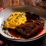 Paleta De Cordeiro ao Vinho & Risoto