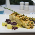 Lombo de Bacalhau  Gadus Morhua Assado com Duo de Batatas e Azeitonas em Azeite Extra Virgem