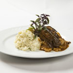 Fillet Mignon com Sauce de Cogumelos e Risotto de Coração de Alcachofra.