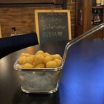 Bolinhas de Queijo Provolone à Milanesa