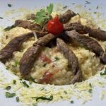 Risoto Pomodoro com Tiras de Filé Mignon