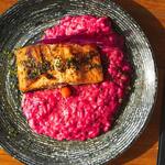 Salmão com Risoto de Pitaya Roxa 