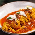 Fettuccine Grano duro com clássico Ragu de Costela & Stracciatella