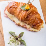 54 - Croissant Misto