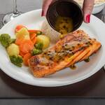Salmão ao molho de maracujá