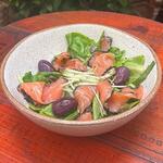 Salada Urban  (Mix de Verdes & Salmão Gravláx)