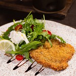 Milanesa de Filet Mignon com Salada & Fritas