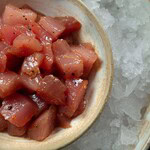 TARTAR DE ATUM COM MOLHO DE OSTRA 