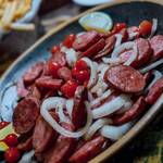 Porção De Linguiça Calabresa Acebolada