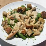 Caesar salad com frango grelhado