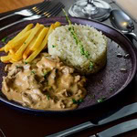 ESTROGONOFE DE CARNE OU FRANGO