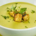 Caldo de ervilhas com calabresa