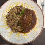 BABY BEFF COM RISOTO DE COGUMELOS