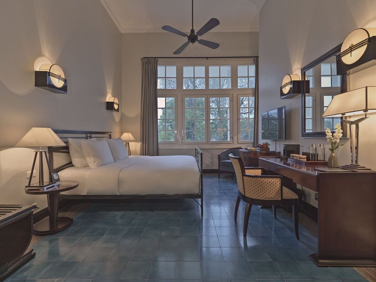 Phòng Deluxe Colonial trong dinh thự cổ