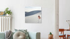 Mockup Wandbild 'Seguo i tuoi passi' – Kunst von Caterina Theoharidou als Poster oder Acrylglasbild