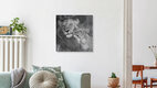 Mockup Löwenmutter mit Jundem, Botswana – Fotokunst von Dennis Wehrmann als Poster oder Acrylglasbild