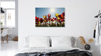 Mockup Bunte Tulpen im Sonnenlicht, fröhliche Farben und sanfte Lichtspiele im Frühling