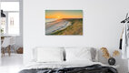 Mockup Wunderschöne Abendstimmung am Strand von Zoutelande mit sanften Wellen und warmen Farben.