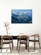 Mockup Verschneite Winterlandschaft in Bayern mit sanften Hügeln und einem Schloss im Hintergrund