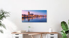 Mockup Fotokunst: Abenddämmerung über dem Elbufer in Magdeburg, sanfte Farben und ruhige Stimmung.