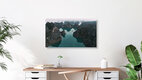 Mockup Wandbild von Christian Seidenberg: einsames Boot in der Ha Long Bucht, ruhige Wasseroberfläche.