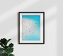 Mockup Fotokunst von Gal Pittel: entspannte Atmosphäre am Strand mit sanften Wellen