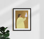 Mockup Illustration einer Frau mit einer eleganten Vase in sanften Gelbtönen.