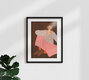 Mockup Illustration einer Frau mit Teetasse, gemütliche Atmosphäre in sanften Farben.