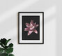 Mockup Fotokunst von Ramona Reimann: zarte Darstellung eines Blumenstraußes in sanften Farben