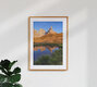 Mockup Fotokunst von Achim Thomae: Sonnenuntergang über den Dolomiten mit Spiegelung im Wasser