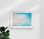 Mockup Fotokunst von Gal Pittel: entspannender Strand mit türkisfarbenem Wasser und Menschen