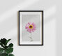 Mockup Nahaufnahme einer rosa Margerite, zarte Blütenblätter auf grünem Hintergrund.