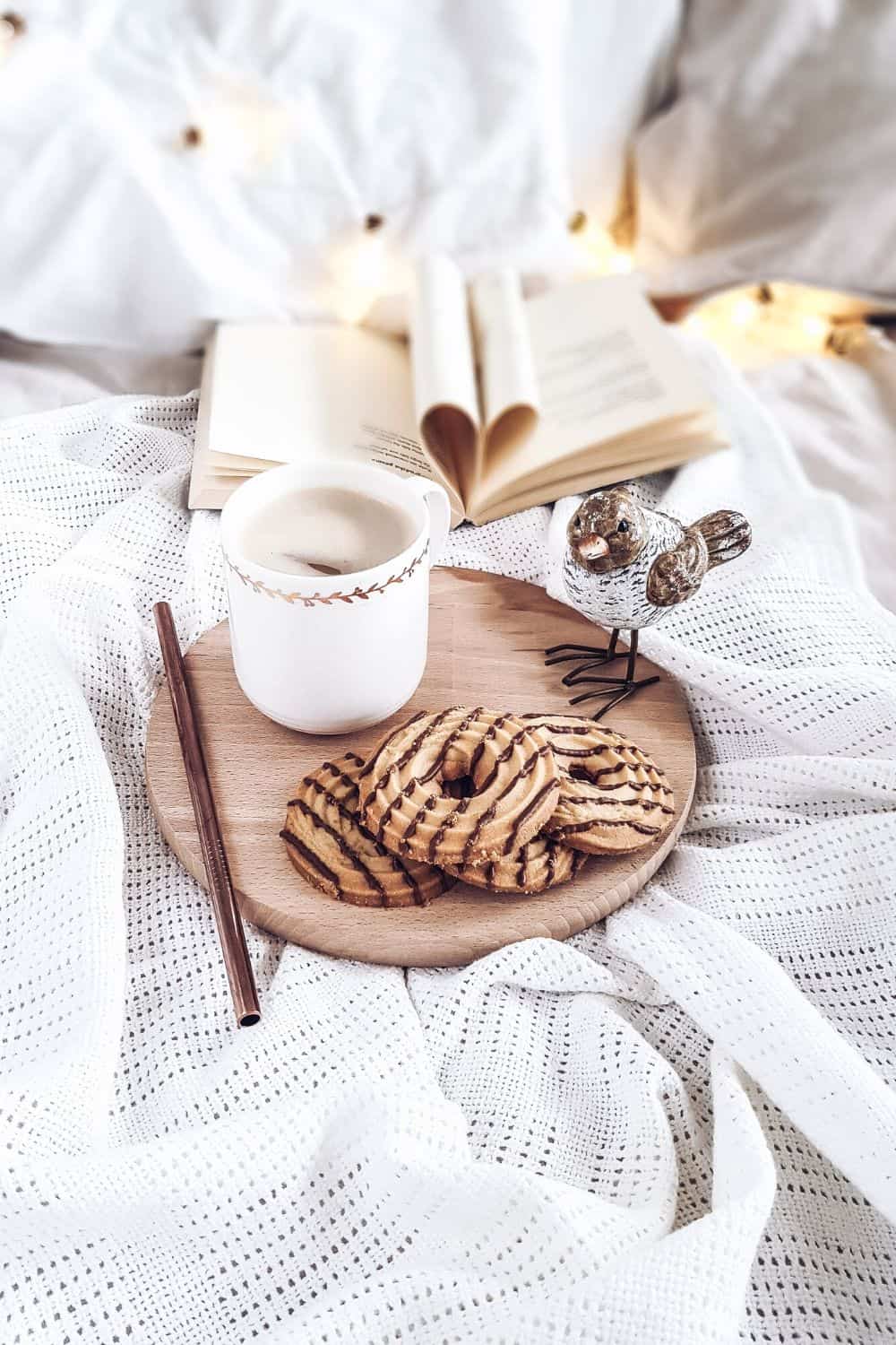 The winter months can take a toll on our mind, body, and soul. The cold weather means our bodies need rejuvenating. Wipe away those winter blues with these 25 Ways To Take Care Of Yourself This Winter. These winter self-care tips will have you feeling great in no time. #winterwellness #goodhealth
