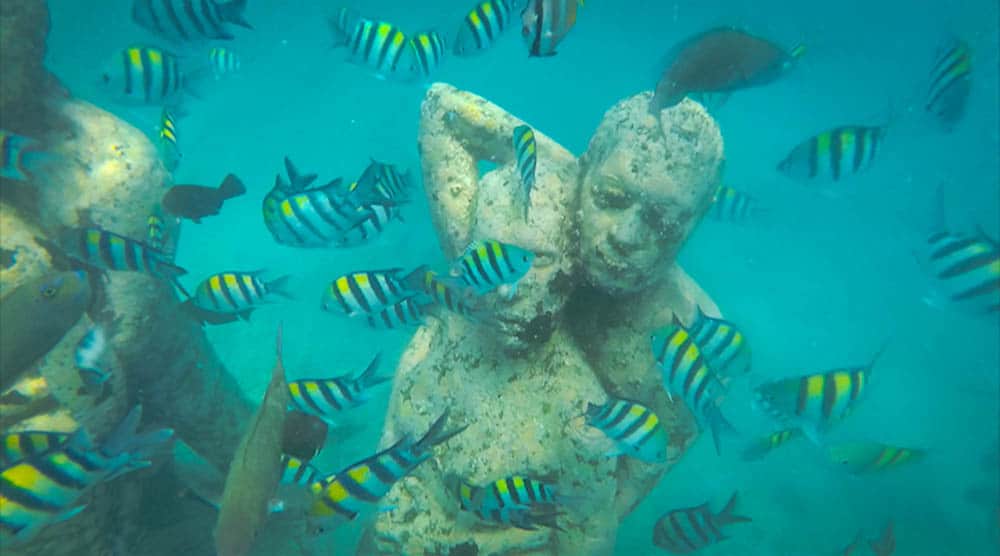 Sunken statues Gili T