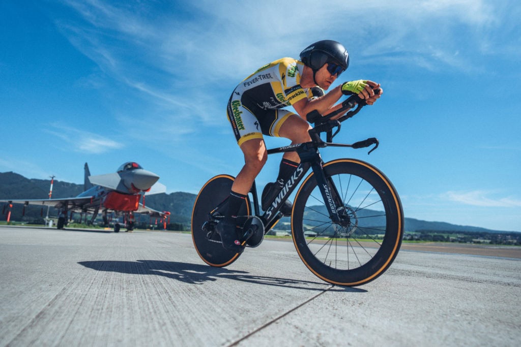 Christoph Strasser in Aeroposition am Rad