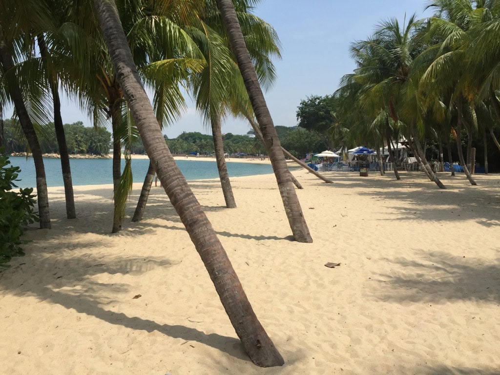 Santosa Beach und die 1-Altitude Rooftop Bar Santosa Beach